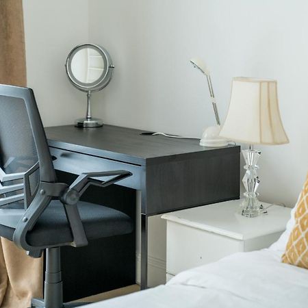 Crossharbour Canary Wharf 2 Bed Duplex Apartment 런던 외부 사진