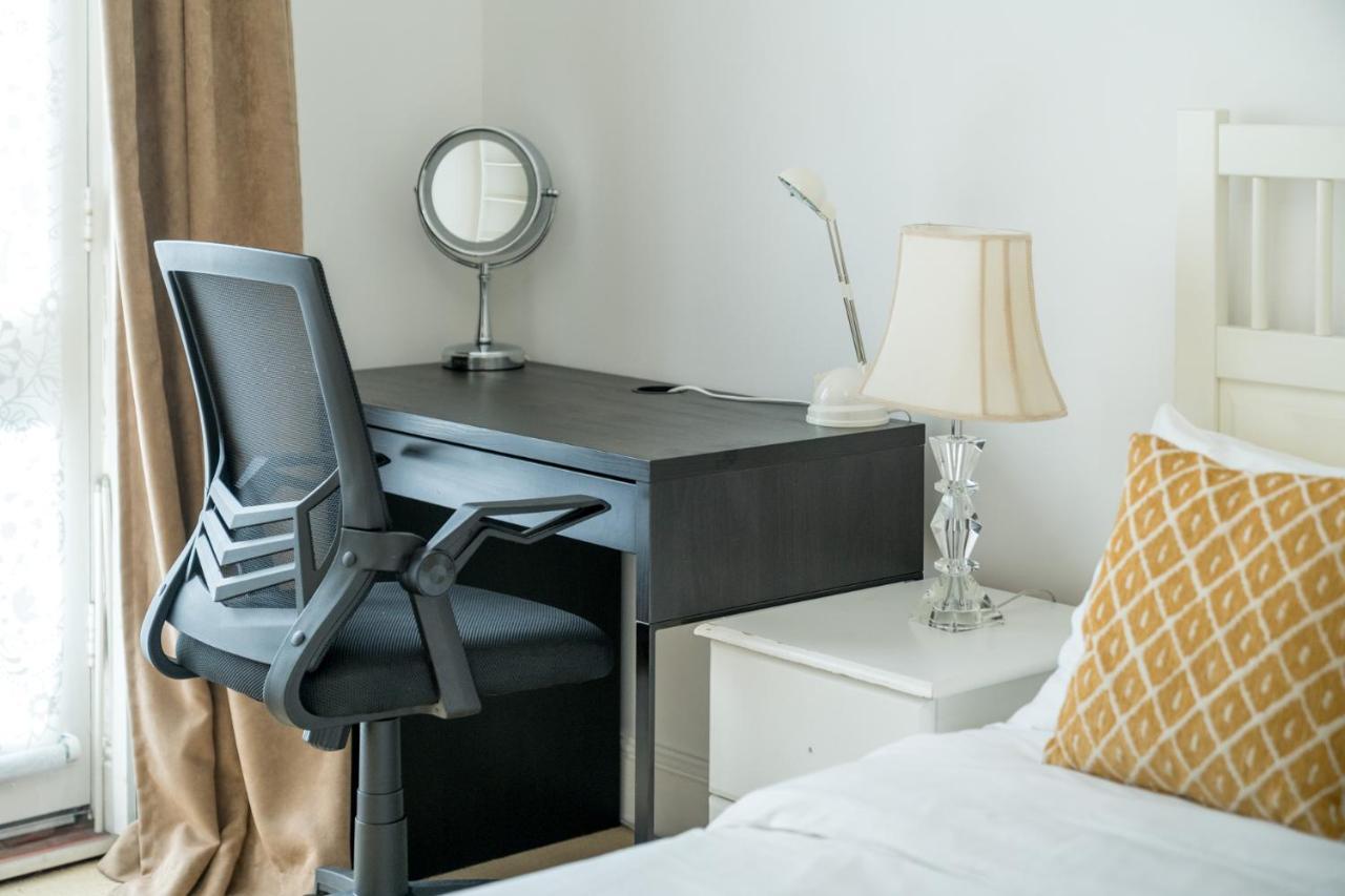 Crossharbour Canary Wharf 2 Bed Duplex Apartment 런던 외부 사진