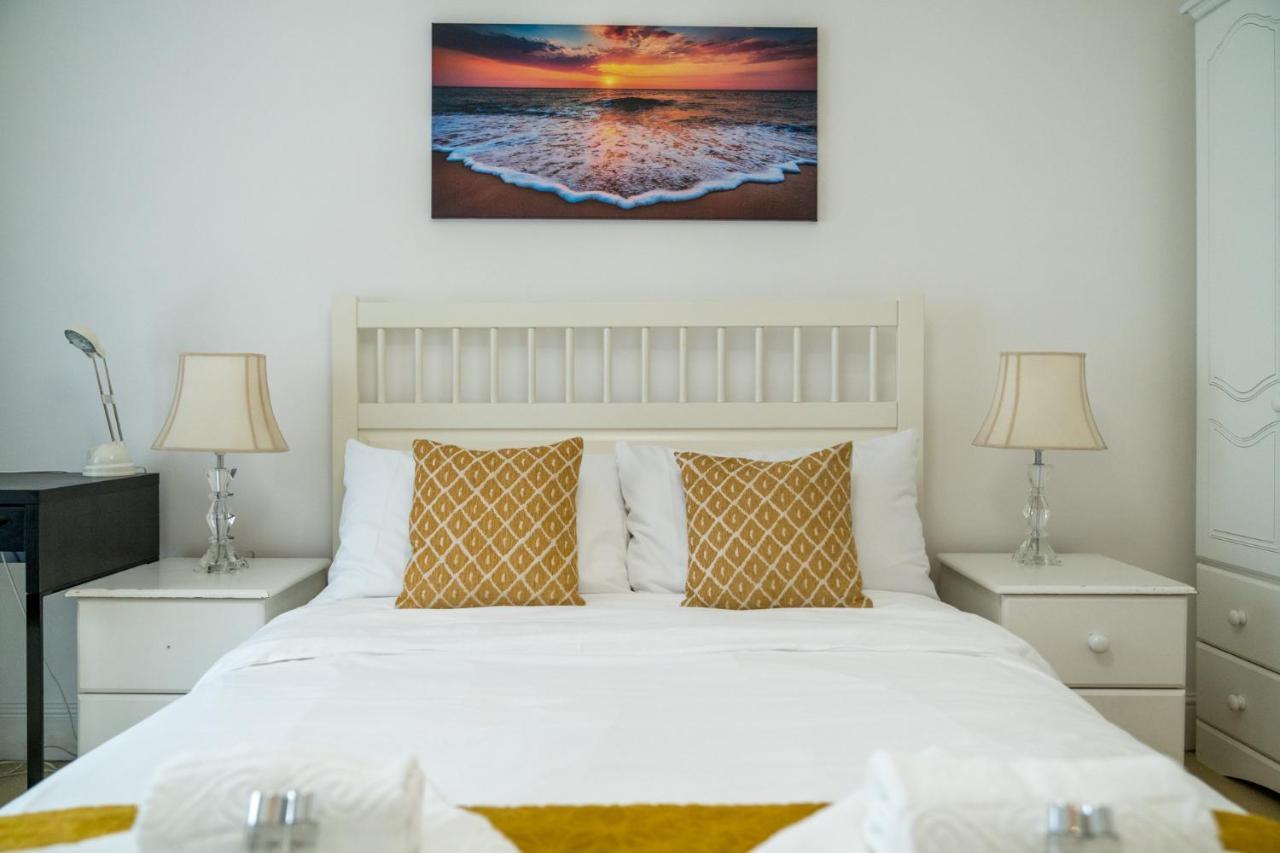 Crossharbour Canary Wharf 2 Bed Duplex Apartment 런던 외부 사진