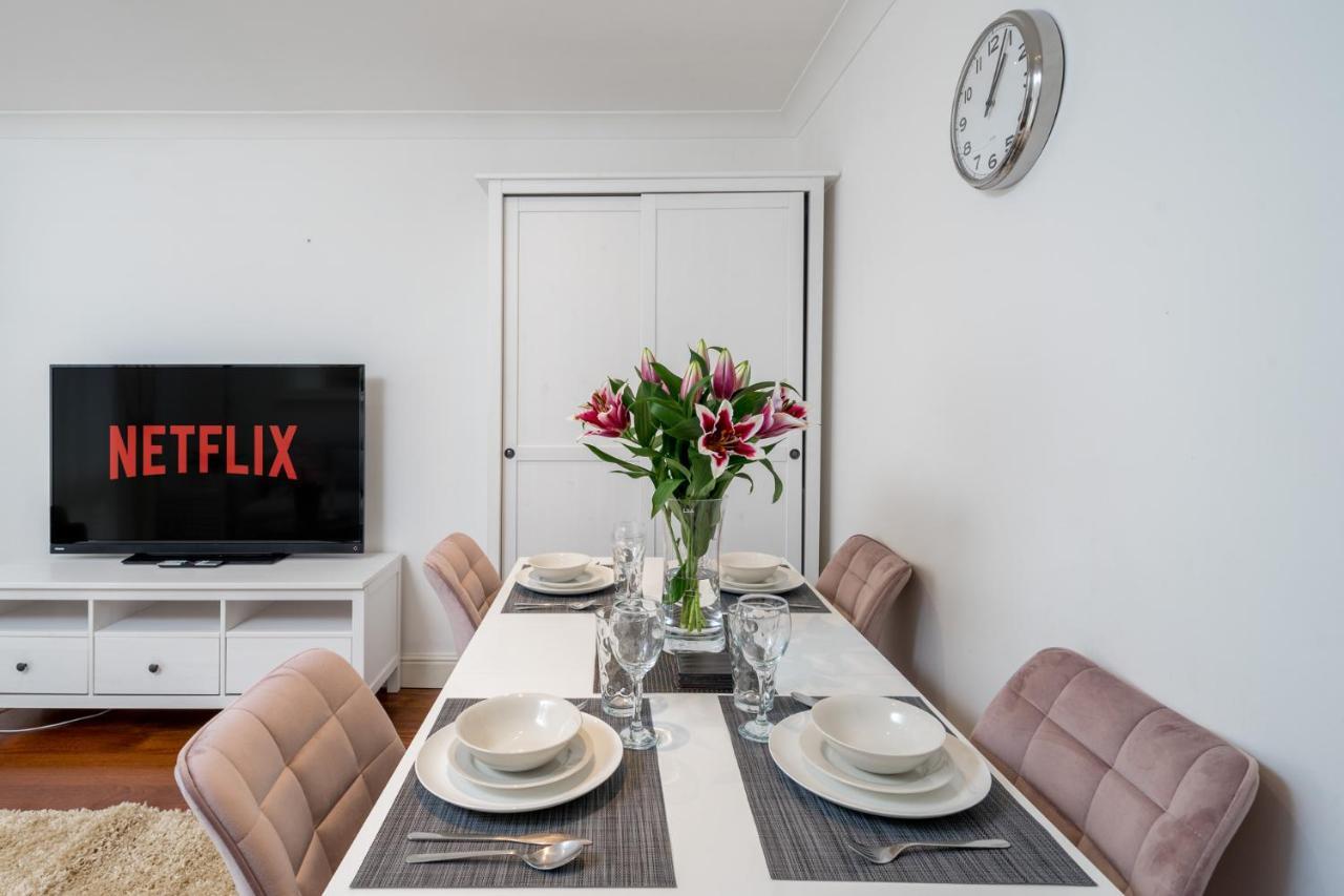 Crossharbour Canary Wharf 2 Bed Duplex Apartment 런던 외부 사진