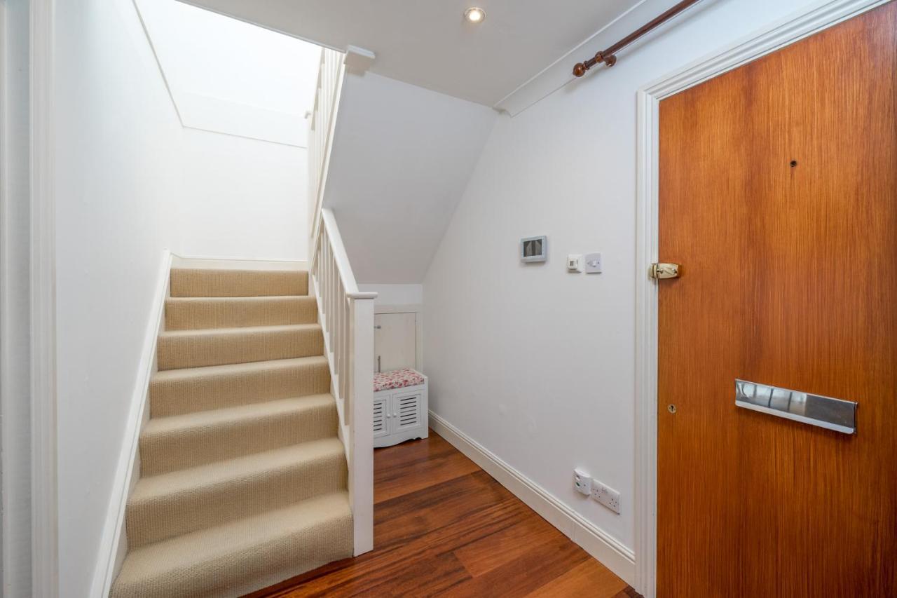 Crossharbour Canary Wharf 2 Bed Duplex Apartment 런던 외부 사진