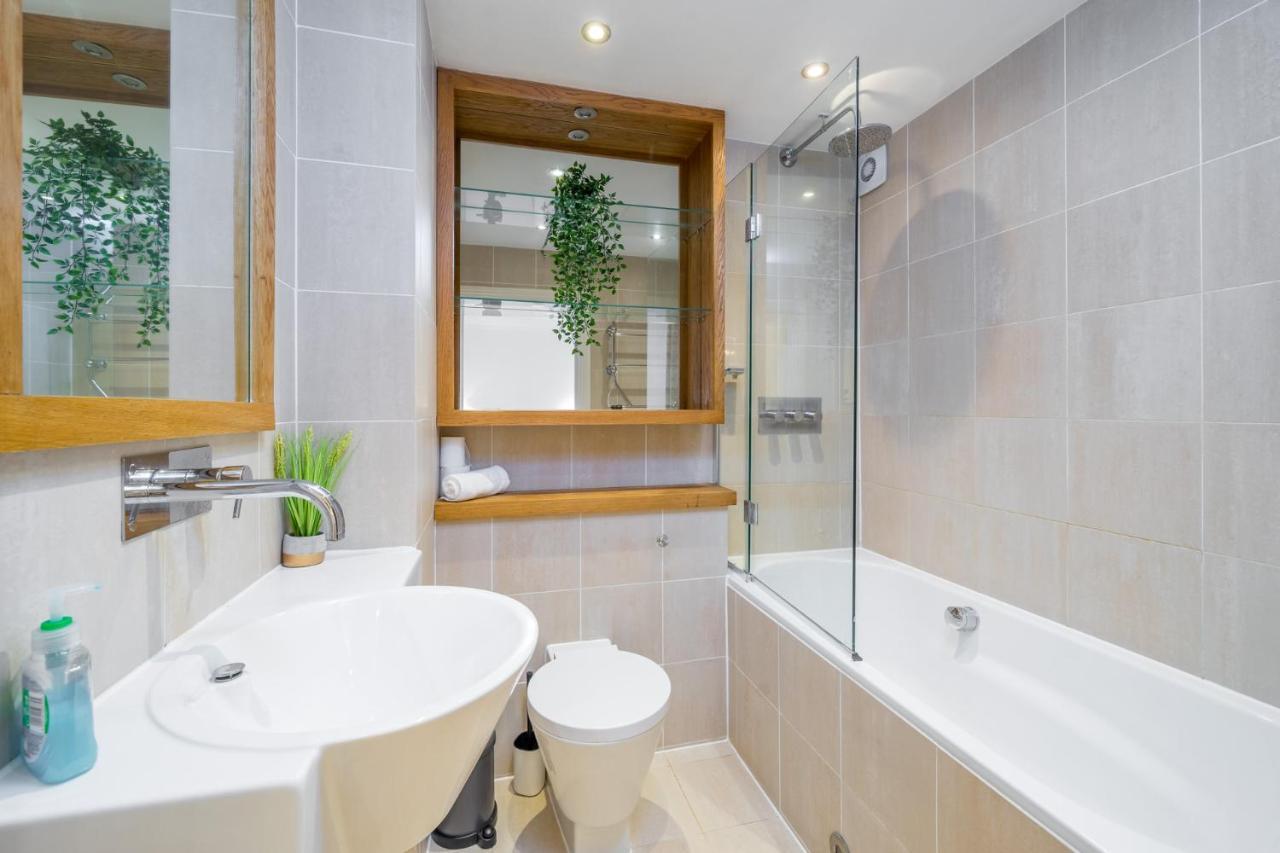 Crossharbour Canary Wharf 2 Bed Duplex Apartment 런던 외부 사진