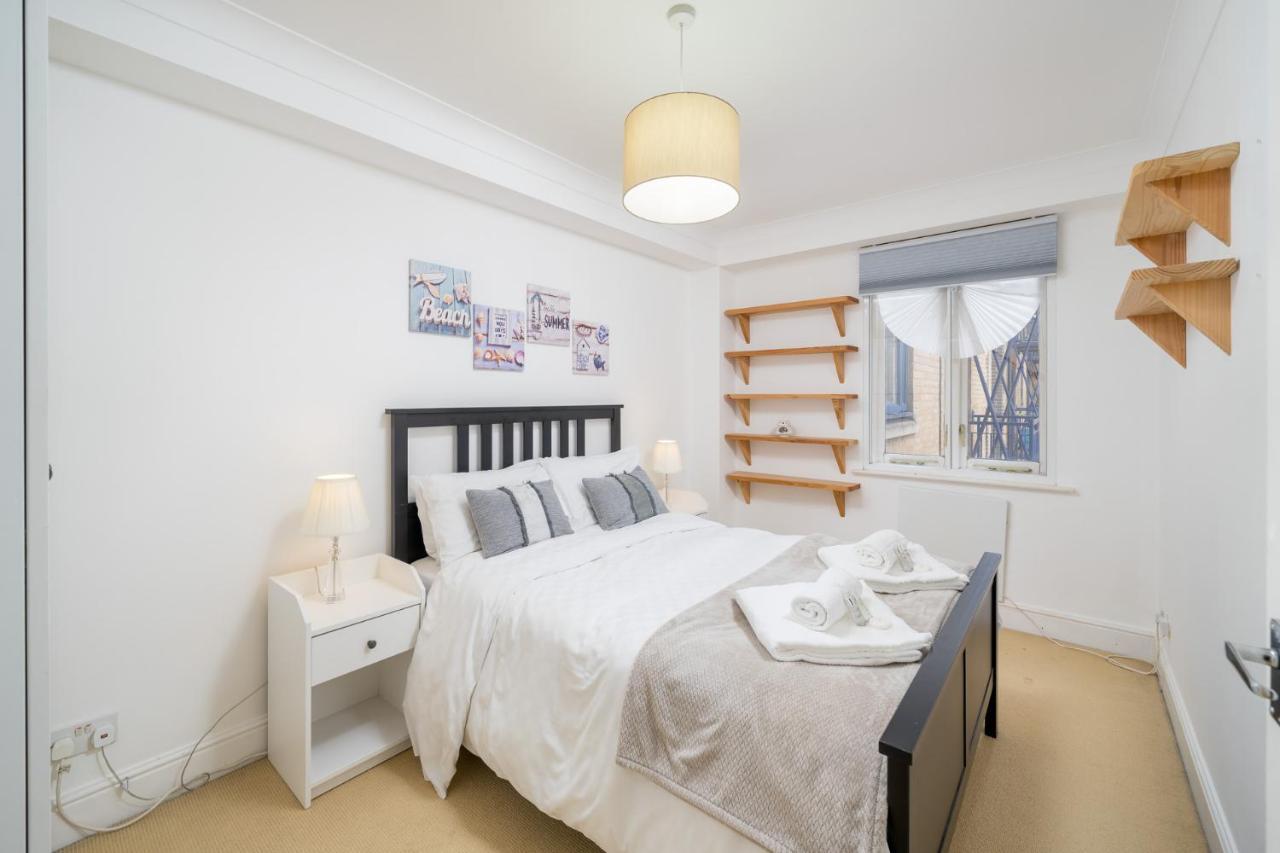 Crossharbour Canary Wharf 2 Bed Duplex Apartment 런던 외부 사진